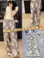 慵懒随性，这款不规则线条阔腿裤是时尚的代名词。流畅的线条交织，打破常规，为你勾勒独特风格。宽松版型，包容各种身形，行走间尽显潇洒自在。绸缎质感，亲肤又高级，无论