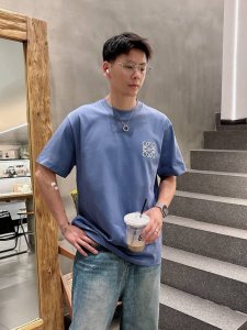 罗意威 2025春夏新款男女同款短袖T恤 定制专属纯棉面料 定制原版工艺螺纹 胸前重工字母Logo工艺设计 简约大方 从容百搭 档次极高 完美融入时尚还有风情感
