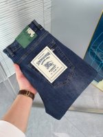 巴宝莉 新款来袭2630新春爆款新品 专柜有售 实体店极品牛仔裤专柜原版1:1好货 适合各个年龄段 市场最高版本的欧洲进口面料 舒适柔软亲肤 上身效果超级棒时尚