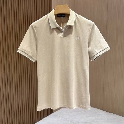 armani 阿玛尼 春夏新品，专柜在售，顶级品质，棉质网眼珠地面料翻领短袖，客供定织100%纯棉网眼珠地面料，面料表面排列均匀整齐的纹理，透气性和散热排汗性极