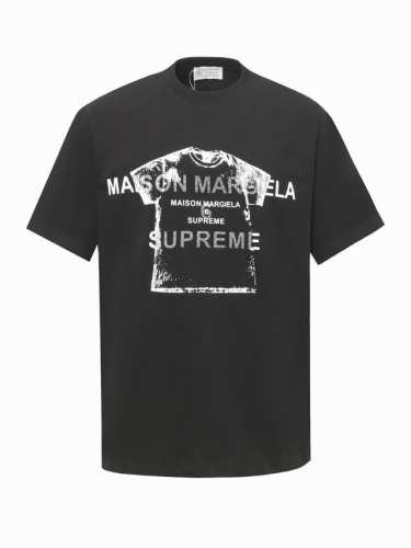 Supreme X Mm6 Maison Margiela款联名款T恤短袖 作为近年来最受时下年轻群体欢迎的品牌之一，Mm6继承了根植于Maison Margi
