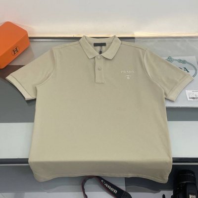 上新 纯原臻品 顶级原版复刻 Prada普拉达2025Ss新款小标翻领Polo衫T恤 原版面料高版本高品质 网红明星同款 50支双精梳丝光棉小蜂窝朱地定制面料