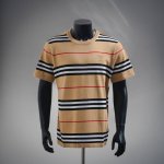 Burberry 巴宝莉24Ss春夏新款条纹拼接针织短袖T恤 精工细作舒适与透气性备受青睐独特色调巧妙运用时尚线条设计意大利进口羊毛针织面料绒面感极强极细腻 软