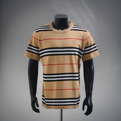 Burberry 巴宝莉24Ss春夏新款条纹拼接针织短袖T恤 精工细作舒适与透气性备受青睐独特色调巧妙运用时尚线条设计意大利进口羊毛针织面料绒面感极强极细腻 软