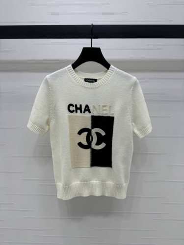 上新原单高端品质 Chane* 2025春夏最新系列！撞色双C针织短袖！定制进口羊毛纱线材质织造 柔软细腻 螺纹领收边 胸前立体双C Logo图案 轻松彰显工艺