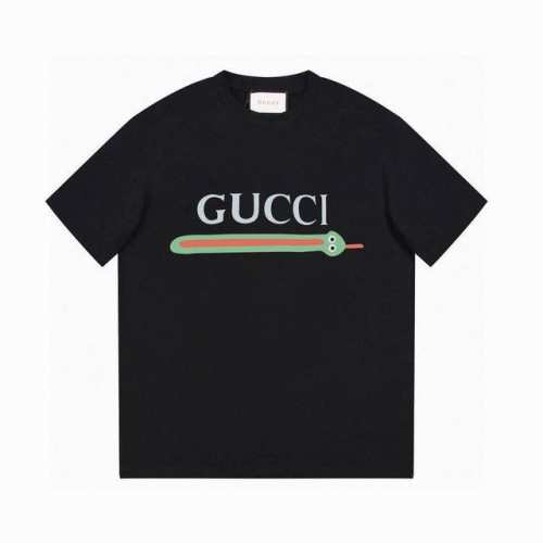 高品质Gucci2025早春最新系列！胸前印花Logo大牌感十足！高端大气完美演绎，经典圆领不挑人版型上身巨显瘦 面料采用230克纯棉面料，保证舒适性同时透气冰