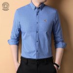 范思哲 2025新款系列男士精品衬衫。官网同步专柜爆款 订制原版衬衣，采用高级3D工艺 面料顺滑柔软、地质细腻、单穿都非常漂亮、弧度下摆，可休闲可商务，型男必备
