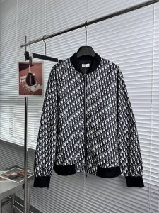 新款上新 迪奥系列Dior清风款经典老花满印夹克外套 男女同款 满印字母汲取了品牌灵感 彰显了 Dior 的华丽与优雅 平添个性潮流气息 独具风格 时尚的你一定