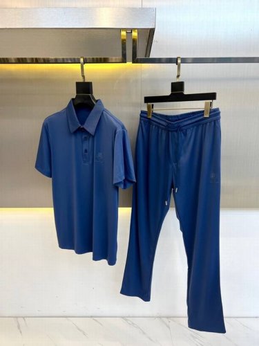 lp、25Ss春夏新品套装Polo短袖+卫裤进口四面弹力速干面料，内里包边走线均匀细致，密而不乱彰显大厂做派。面料，柔软细腻，挺阔舒适。细腻好穿易打理干爽透气不