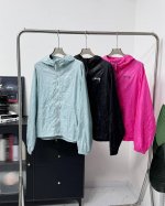 顶级版本全套辅料定制 stussy24Ss 斯图西复古 褶皱纹外套防晒拉链连帽夹克皮肤衣 软壳面料夹克采用Majotech超轻再生尼龙制成 具有久抗皱效果 左胸