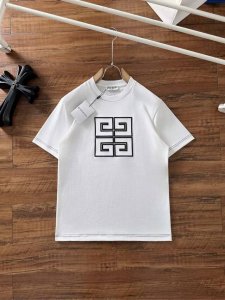 纪梵希 2025夏装新款男女同款短袖T恤，！定制专属纯棉面料，定制原版工艺螺纹，胸前重工字母Logo工艺设计！简约大方，从容百搭，档次极高，完美融入时尚还有风情