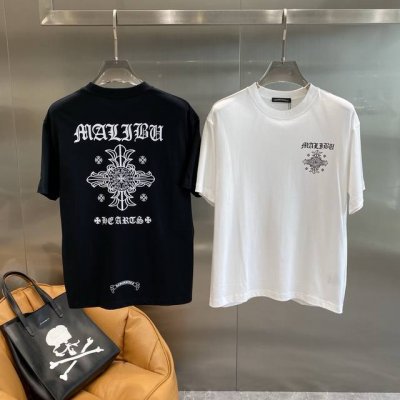 克家 克罗心短袖 黑色T恤背后的花纹和字体，暗黑又神秘，散发着独特的酷感；白色T恤左胸精致的小图案，简约中带着一丝个性 。两款T恤都是经典的圆领设计，宽松版型S