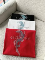 Giv*Chy 纪*希2025春夏新款男女同款短袖T恤，主创时尚注入了全新时尚能量。通过探索各种题材和性感魅力，极具辨识度，引领全新街头时尚潮流。该款是G家独家
