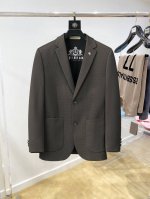巴宝莉 2025新品时尚男士西服贸易公司渠道货，人气极高的一款单品。通体的造型颇具设计感，在视觉方面足矣吸引眼球完美诠释了品牌的特质及灵魂所在。客供进口顶级面料