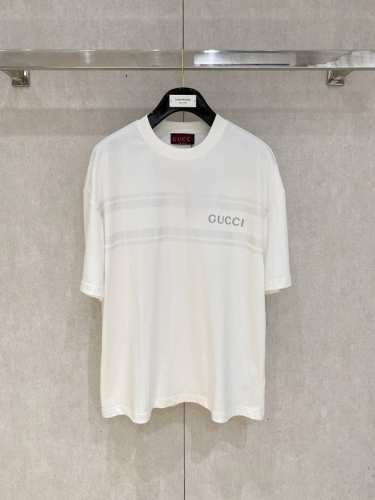 Gucci 古奇 2025春夏新款首发专柜最新款短袖圆领T恤 高端订制 设计前卫时尚！品牌Logo重工艺设计 高端定制面料.手感柔软.穿着舒适.专柜级别精致车线
