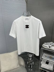 chanel香奈儿 2025Ss春夏高品质情侣短袖T恤，高克重纯棉T恤，工艺品级别，重工工艺，尊享好货，车线做工符合精品要求，超级好搭配，品质及剪裁设计都堪称一