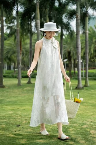 夏装上新 人丝烧花挂脖连衣裙 两色 杏色，黑色 S-Xl