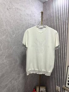 Dior迪奥 提花圆领休闲毛衣短袖T恤 可轻松融入休闲或正式造型 成就换季时节的经典佳选 男女同款 码数：Xs S M L 颜色：黑色 白色，