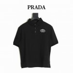 prada 普拉达 25Ss 椭圆刺绣polo短袖T恤 采用进口田岛绣花机制作 辅料均开磨定制 正确配置 黑色2025普拉达正品包装 克定制定染爽滑珠地 版型大