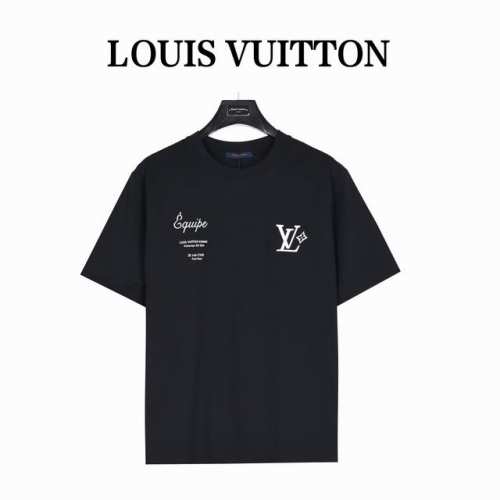 Louis Vuitton 路易威登 菲董首秀限定印花短袖T恤 采用40支克重260G纯棉精梳面料，搭配20S双纱2X2螺纹。 上身效果超飒超惊艳 细节处理到位