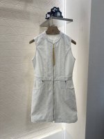 louis Vuitto*2025新品上架 提花拉链背心裙 定制Yb斜纹提花全棉材质 穿搭舒适 透气细腻 背心裙剪裁 通体满铺四叶草字母徽标图案 立体提花肌理彰