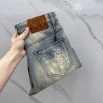 LV*路易威登 高端定制、2025早春最新款小直筒牛仔裤 柜台同步发售 进口固色面料 微弹 原版定制复刻 客供五金辅料 原单品质 重工洗水 做工走线精细 上身绝