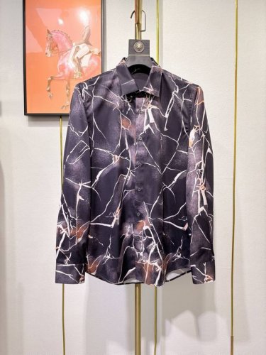 balmain巴尔曼 新款独家专供新款男士休闲Polo衬衫，高端定制面料，高端版本，时尚百搭爆款，选用进口仿真丝面料，手感超柔软细腻，穿着亲肤舒适 ，高端精品，