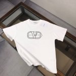 Valentino 华伦天奴 25Ss专柜同款圆领短袖T恤～标志性品牌字母Logo刺绣点缀～定制棉质面料～ 厚板立体！衣服偏厚使整体高透气和柔软性的质感更加凸显
