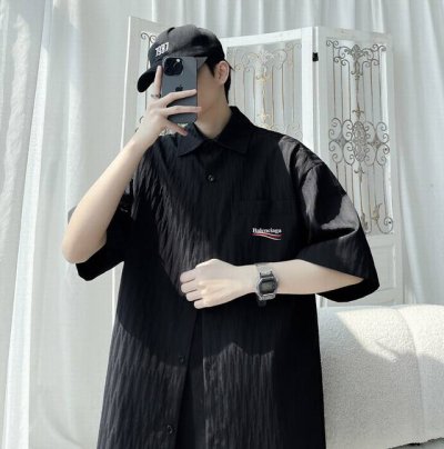 Balenciage 巴黎世家 夏季海外官网纯色基础款质感短袖衬衫外套 男女同款 Ins 抖音 微博各大网红博主纷纷上身 版型好看 上身有型 修饰完美身形 精致