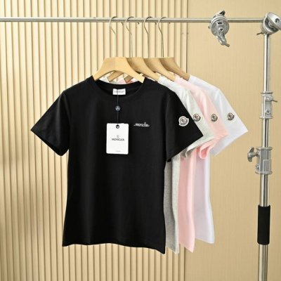 上新 蒙口Moncler女款四色经典纯棉圆领T恤短袖棉面料！ 面料采用190G杜邦索罗娜丝光棉 颜色：白色 黑色 白灰 浅粉 尺码：M L Xl Xxl 面料采