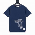 款号734 Thom Browne Tb 24Fw 帆船印花短袖 本产品款式照原版一比一 ，整件纯棉材质，相拼色风格，特点体轻，柔软，亲肤，加上定制织带，风格各