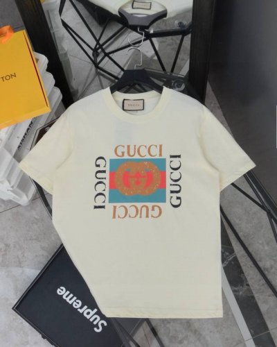古驰 Gucci方块锁扣G字母印花圆领短袖T恤 款号：834 原版面料官方同款短袖T恤 定制280 克同缸染面料手感非常舒服 春夏最新砖柜同步时尚又个性超级百搭