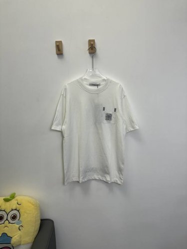 款号：H03 纪梵希Gvc口袋万针精密绣花短袖T恤 正儿八经280克纯棉双砂面料 所有面料均已提前做过缩水 品质第一 所见即所得 不会洗一次版型就有所变化的 区
