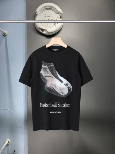 顶级版本 巴黎世家Balenciag 2025Ss春夏季 新款 Blcg鞋子数码印花运动短袖T恤男女同款！ 工艺说明：采用21支精梳赛络纺纱，对板定织加密加厚单