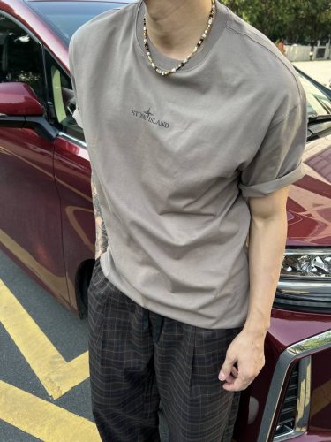 Stone Island石头岛新款T恤绝绝子！Dirtyfit图案印花超酷，圆领设计，男女同款超百搭~ 颜色：卡其、黑 码数：S-Xl