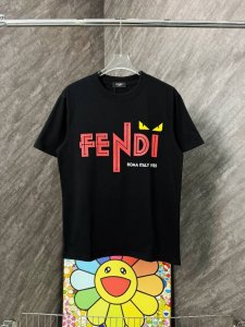 款号 G74 芬迪字母磨破烧花圆领短袖 Fendi官网Zp同步新款T恤 面料采用32支双纱280克高克重纯棉面料 同缸定织定染原版同色螺纹 进口机器磨破厚板烧花