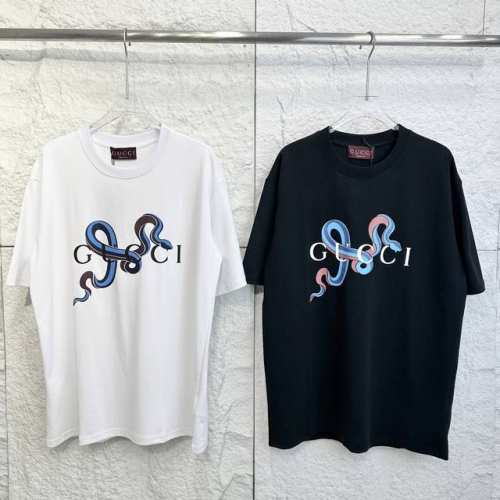 古驰 Gucci 蛇年限定新款宽松休闲圆领套头短袖T恤 情侣款 +15配礼盒 包装不支持退换 颜色 黑色 白色 尺码 Xs-L 情侣约会想要穿得浪漫又有格调 这
