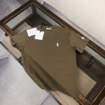 amon*Cler 蒙口 2025春夏最新款短袖T恤，男女同款定制专属纯棉面料，定制原版工艺螺纹，胸前定制Logo标点缀！简约大方，从容百搭，档次极高，完美融入