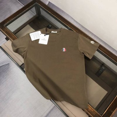 amon*Cler 蒙口 2025春夏最新款短袖T恤，男女同款定制专属纯棉面料，定制原版工艺螺纹，胸前定制Logo标点缀！简约大方，从容百搭，档次极高，完美融入