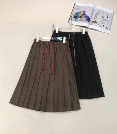 miumi* 25Ss 新款半裙字母刺绣装饰 松紧绳腰带 时尚大方 两色三码Sml