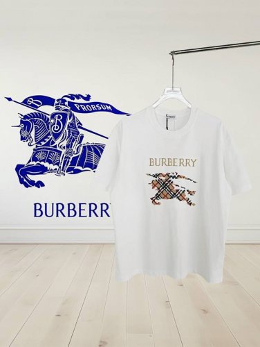 高版本] Burberry 巴宝莉 圆领短袖T恤 胸前战马十字绣绣花工艺 装饰十字绣工艺打造的品牌徽标 融入格纹马术骑士徽标设计 面料洗水32支280G纯棉精梳