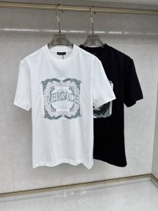 范思哲 2025早春 最新款短袖T恤，原标 定制面料，手感柔软，穿着舒适，做工精细.上身效果无敌帅气， 码数 S-2Xl