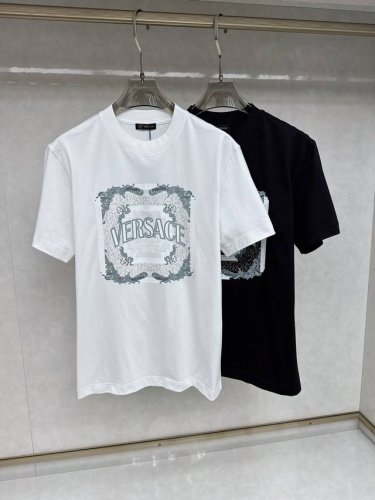 范思哲 2025早春 最新款短袖T恤，原标 定制面料，手感柔软，穿着舒适，做工精细.上身效果无敌帅气， 码数 S-2Xl