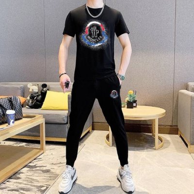 直 Moncker蒙口 胖子福音 2025官网同款.世界知名奢侈品牌.夏季男士 双丝光 高品质货套装 采用进口原单面料 ，当季时尚潮流款，百搭爆款。简洁大方，精