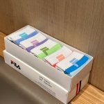 F斐乐女袜又来了，真正原厂高品质！ 这款是中筒春夏袜，一盒5双颜色不重复，做工各方面都精致的很！配色太好看了呀，最喜欢后跟Logo设计！弹性大，伸缩自如，不易变