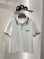 Miumi*2025新品上架 翻领短袖抽绳短裙套装 定制Yb朱地全棉材质 自带孔洞 舒适软糯 翻领短袖上衣抽绳半裙套装 领口半开襟钮扣处理 随意调节 成衣以条纹