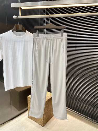 givenchy- 纪梵希 2025春季新款，最新休闲裤。原版裤型上身休闲百搭、随性慵懒范，定制原版涤纶面料，舒适感爆棚。高端大气，春天的味道有没有，首选 。码