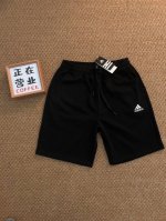 Adidas '阿迪 夏季最新款基础黑色五分休闲短裤 采用重磅华棉面料，触感柔和、垂感强，穿着体验感好 4-5级水洗色牢度不易褪色 面料采用水洗印染工艺 水洗不