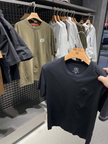 kol 可隆25夏季新品！男士户外运动休闲轻量透气速干无痕压胶短袖T恤！掌柜力荐！线上线下同步！面料采用今年最新的棉质+植物纤维草本混纺而成！手感细腻亲肤接触有