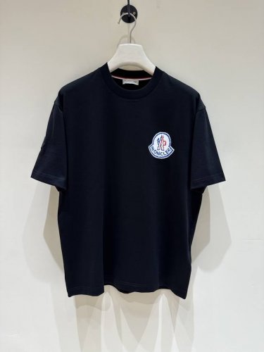 新品 Mon家族男士时装款圆领短袖T恤，顶级贸易公司货，纯正血统品质，25年春夏新品，顶级联名限量系列，超火爆人气单品！ 客供埃及进口顶级面料，甄选尼罗河区域光